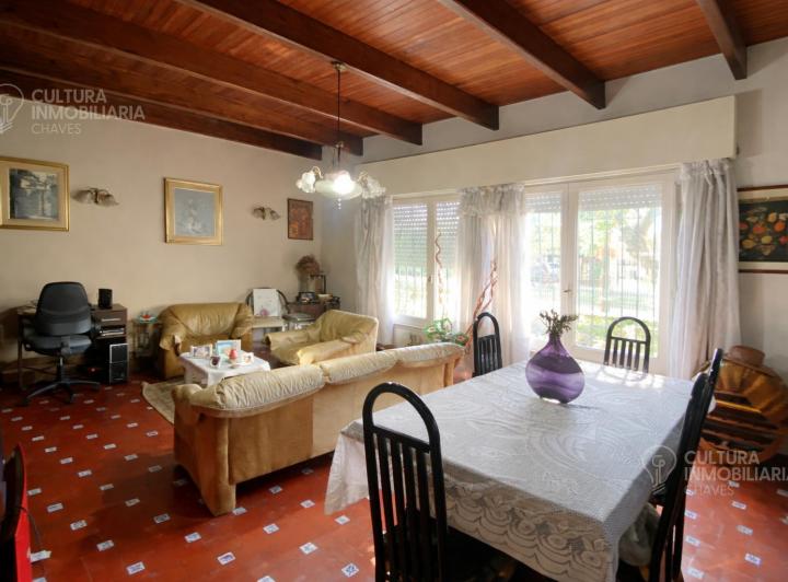 Casa · 250m² · 4 Ambientes · 2 Cocheras