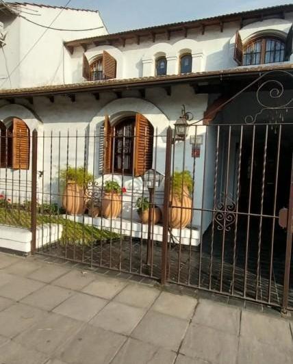 Casa · 263m² · 6 Ambientes