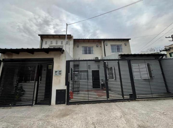 Casa · 200m² · 10 Ambientes