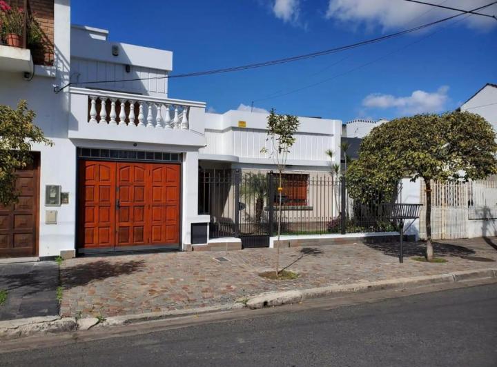 Casa · 150m² · 4 Ambientes · 1 Cochera