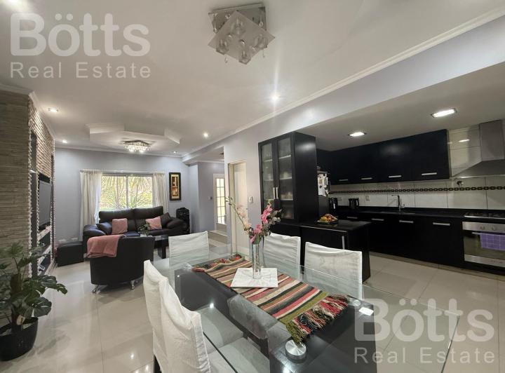 Casa · 95m² · 3 Ambientes · 2 Cocheras