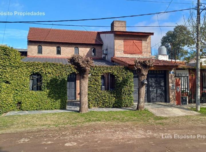 Casa · 100m² · 6 Ambientes · 1 Cochera