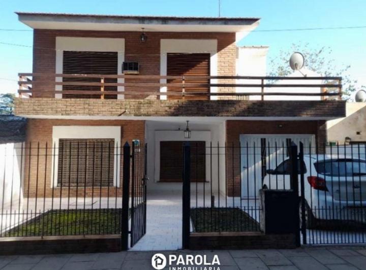 Casa · 200m² · 6 Ambientes · 2 Cocheras