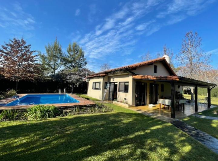 Casa · 100m² · 4 Ambientes · 1 Cochera