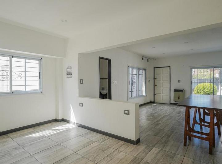 Casa · 190m² · 4 Ambientes · 3 Cocheras