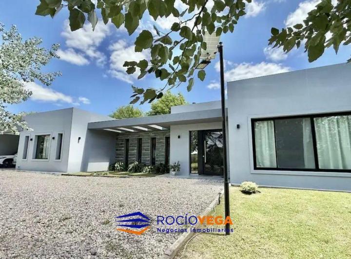 Casa · 260m² · 4 Ambientes · 4 Cocheras