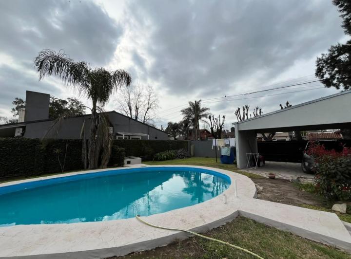 Casa · 212m² · 6 Ambientes · 1 Cochera