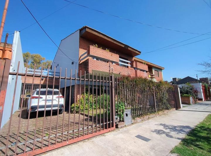 Casa · 197m² · 4 Ambientes · 4 Cocheras
