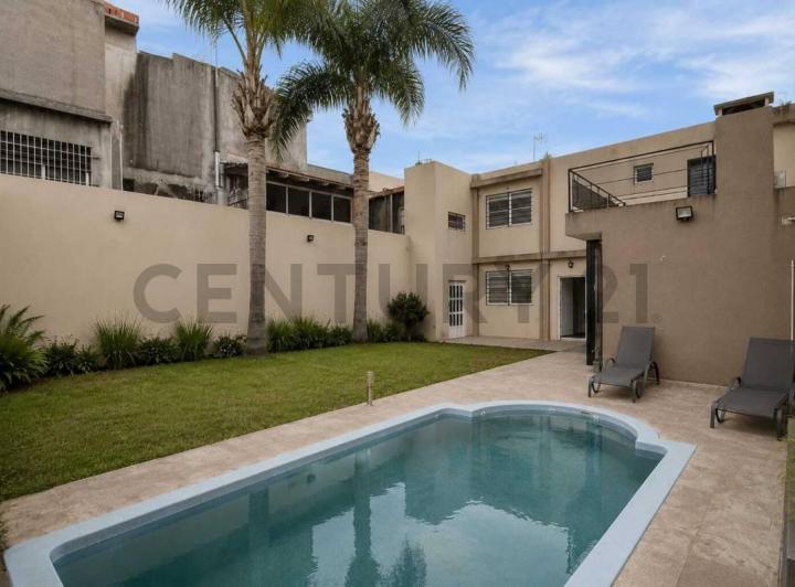 Casa · 171m² · 4 Ambientes · 2 Cocheras