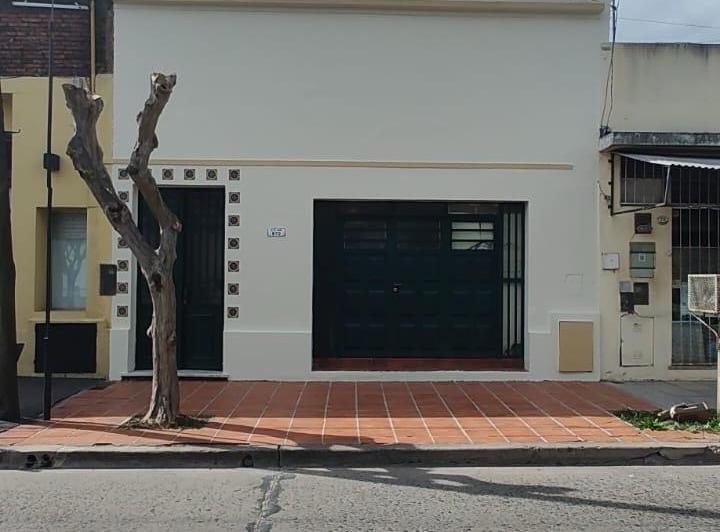 Casa · 200m² · 6 Ambientes · 1 Cochera