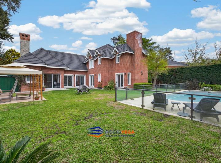 Casa · 880m² · 5 Ambientes