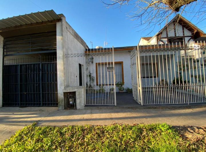 Casa · 200m² · 4 Ambientes · 1 Cochera
