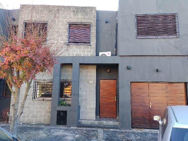 Casa · 180m² · 4 Ambientes · 1 Cochera
