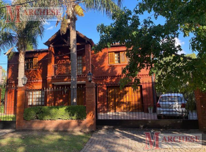 Casa · 230m² · 5 Ambientes · 2 Cocheras
