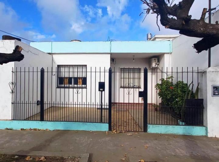 Casa · 80m² · 4 Ambientes · 3 Cocheras