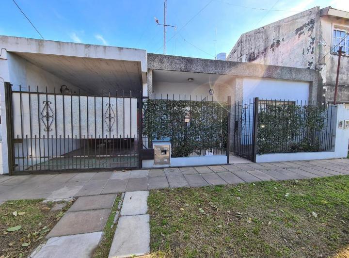 Casa · 100m² · 5 Ambientes · 3 Cocheras