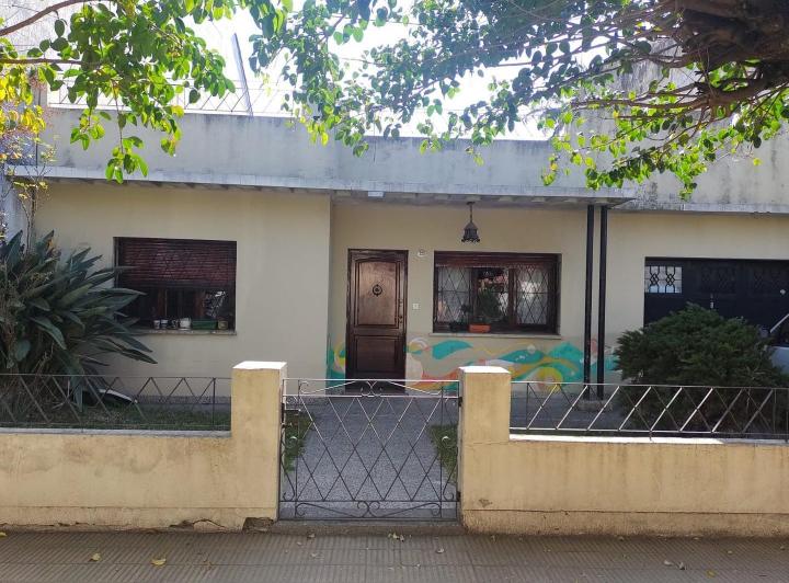 Casa · 180m² · 4 Ambientes · 2 Cocheras