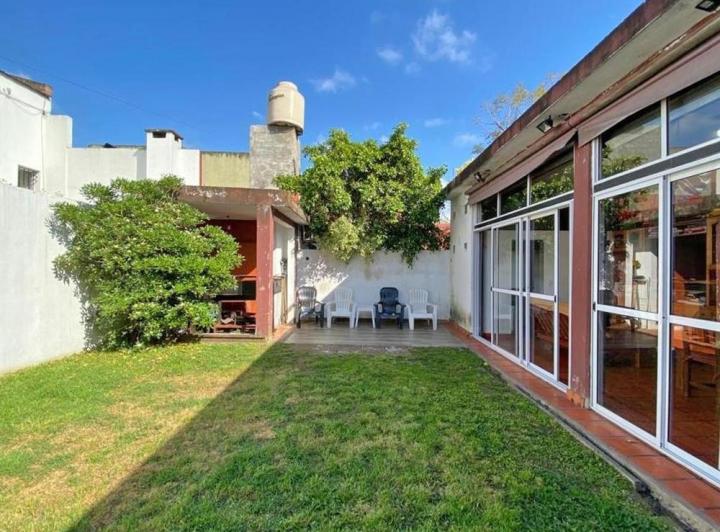 Casa · 160m² · 4 Ambientes · 2 Cocheras