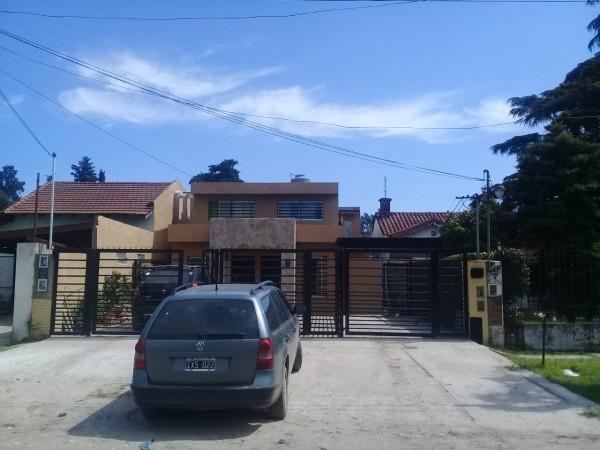 Casa · 200m² · 6 Ambientes