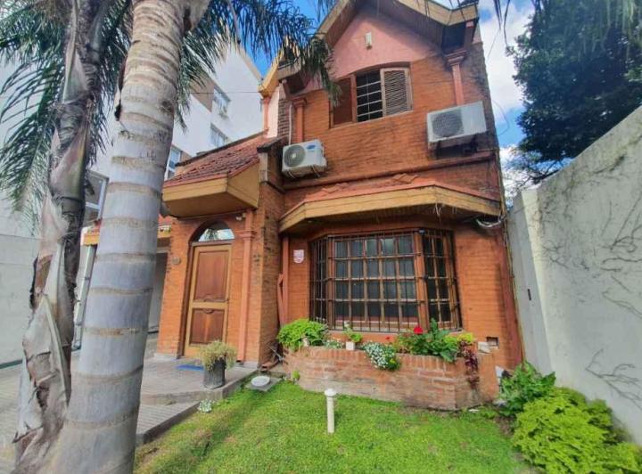 Casa · 300m² · 5 Ambientes · 1 Cochera