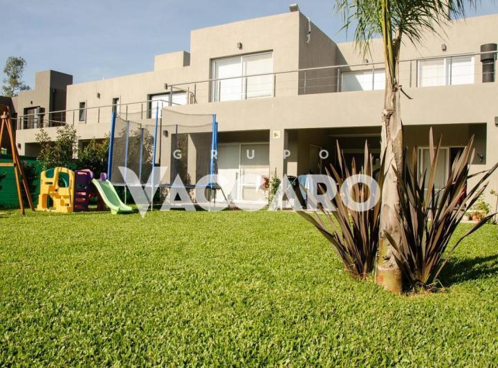 Casa · 158m² · 5 Ambientes · 2 Cocheras