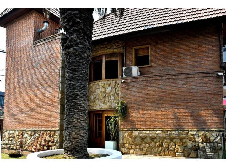 Casa · 550m² · 6 Ambientes · 1 Cochera