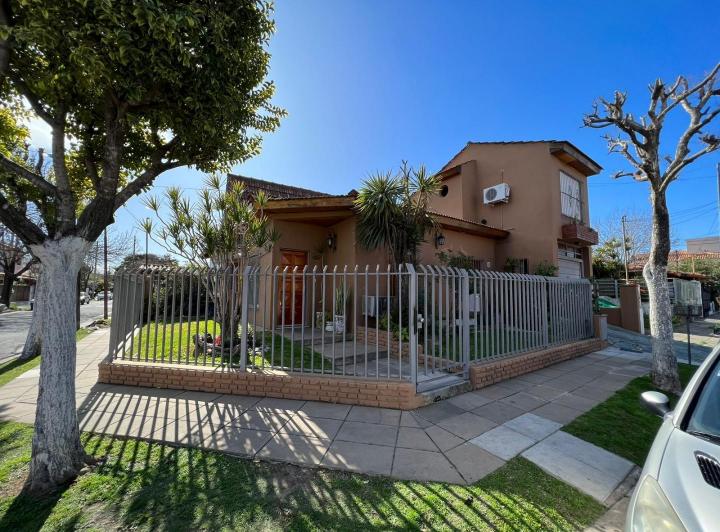 Casa · 155m² · 4 Ambientes · 1 Cochera