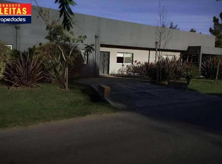 Casa · 180ha · 5 Ambientes · 1 Cochera