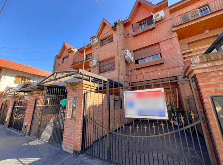 Casa · 190m² · 4 Ambientes · 1 Cochera
