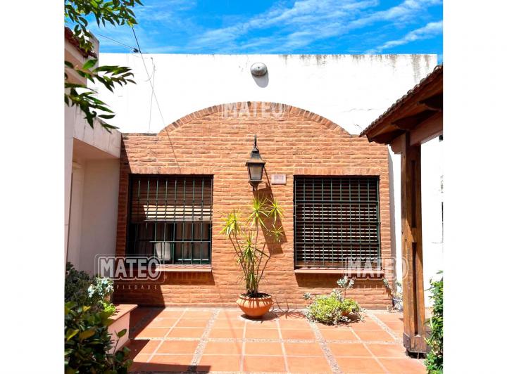 Casa · 1m² · 6 Ambientes · 1 Cochera