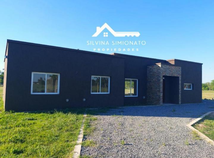 Casa · 2000m² · 3 Dormitorios