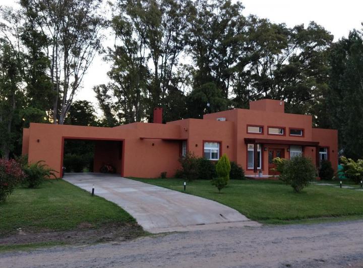 Casa · 192m² · 4 Ambientes · 1 Cochera