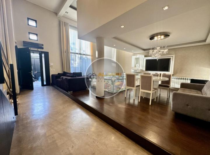 Casa · 317m² · 4 Ambientes · 3 Cocheras