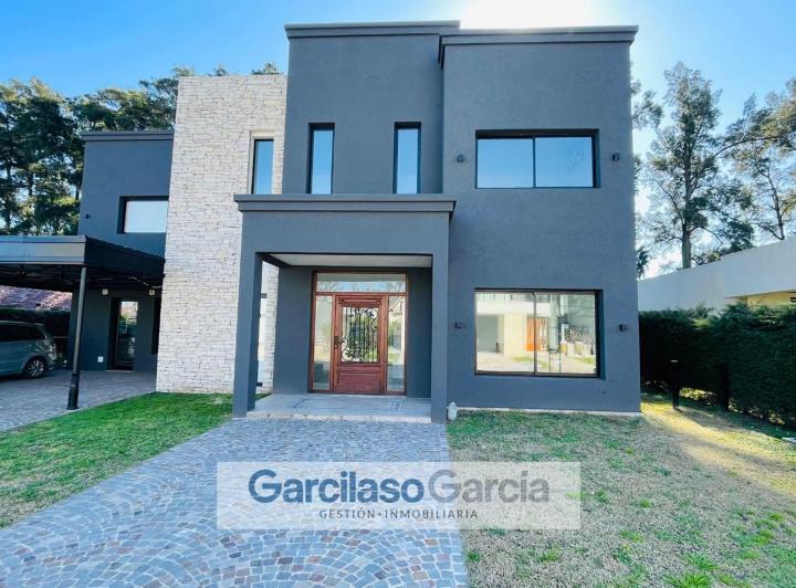 Casa · 288m² · 5 Ambientes · 2 Cocheras