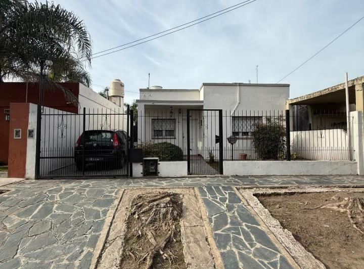 Casa · 150m² · 3 Ambientes · 4 Cocheras