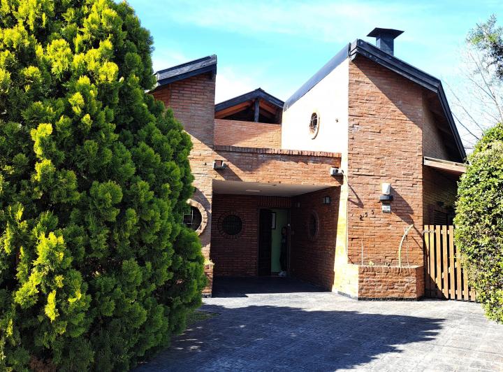 Casa · 178m² · 5 Ambientes · 2 Cocheras