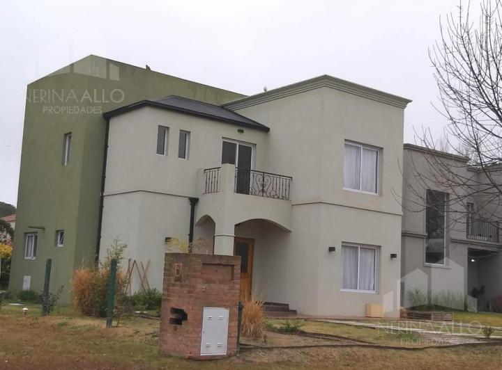 Casa · 278m² · 5 Ambientes · 1 Cochera
