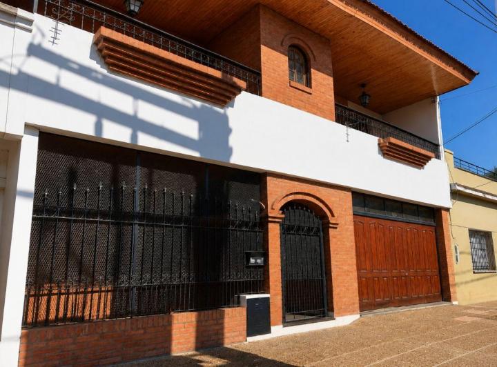 Casa · 220m² · 4 Ambientes · 1 Cochera