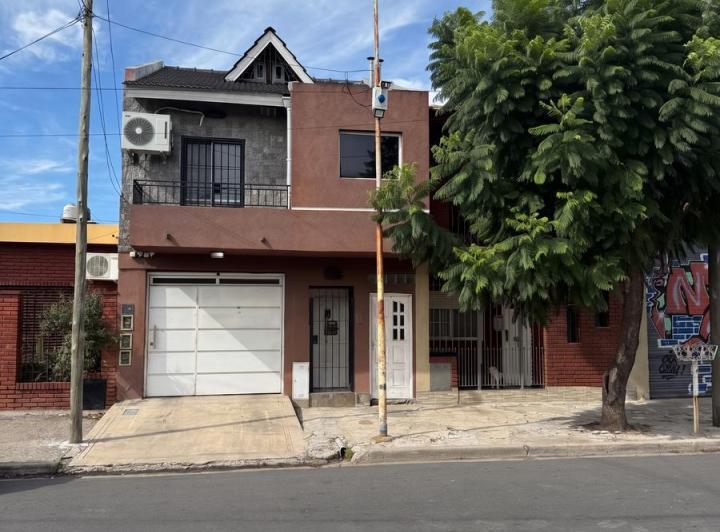 Casa · 169m² · 5 Ambientes · 2 Cocheras