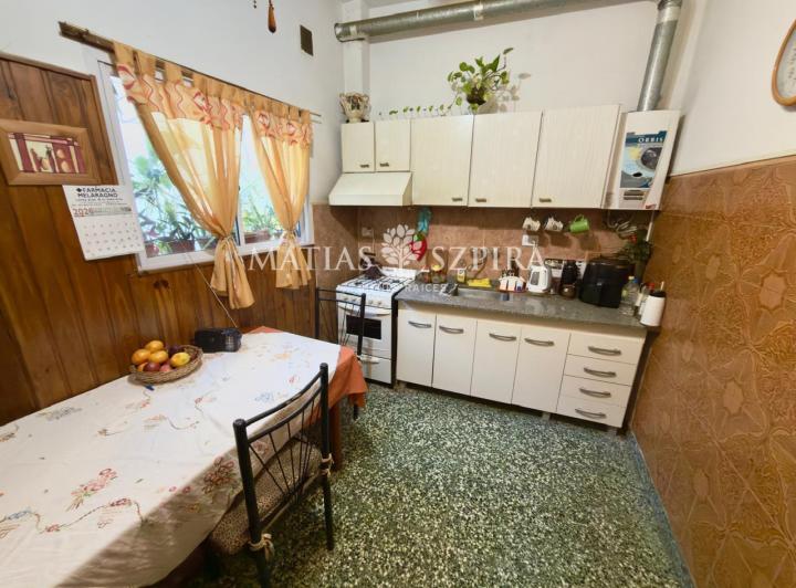 Casa · 200m² · 6 Ambientes · 1 Cochera