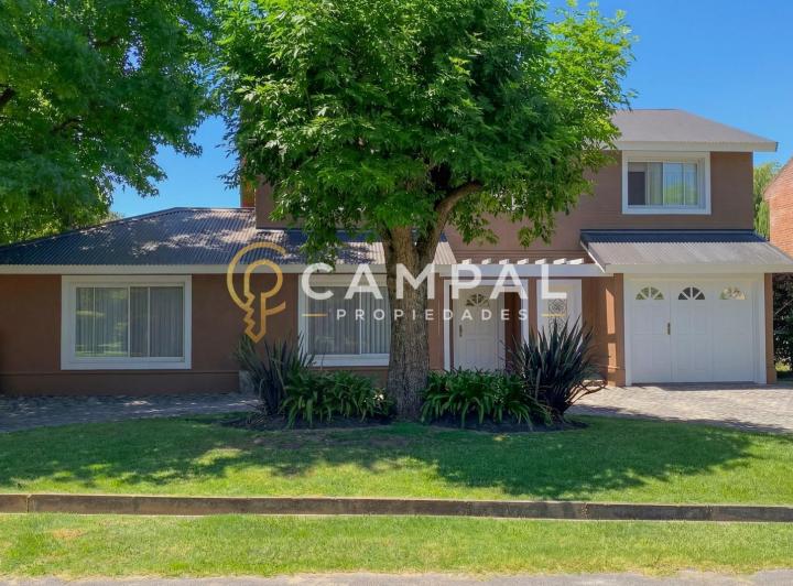 Casa · 240m² · 5 Ambientes · 1 Cochera