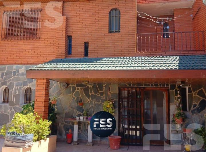 Casa · 179m² · 4 Ambientes · 2 Cocheras