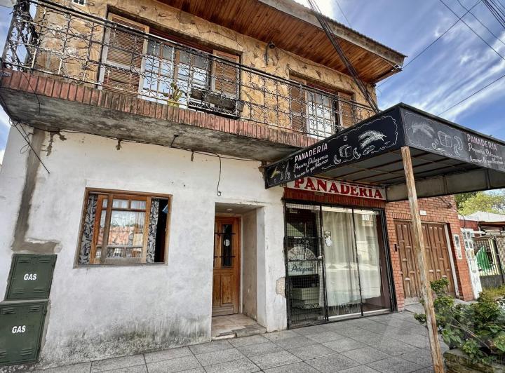 Casa · 200m² · 6 Ambientes · 2 Cocheras