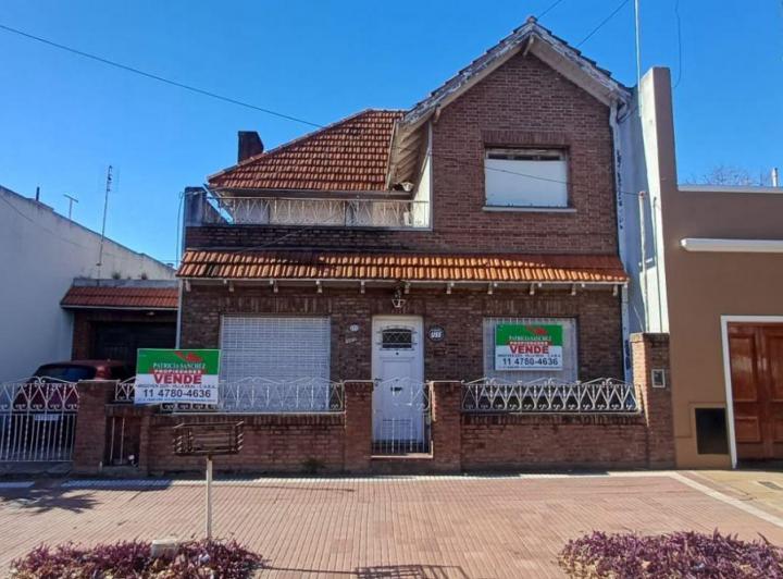 Casa · 220m² · 5 Ambientes · 3 Cocheras