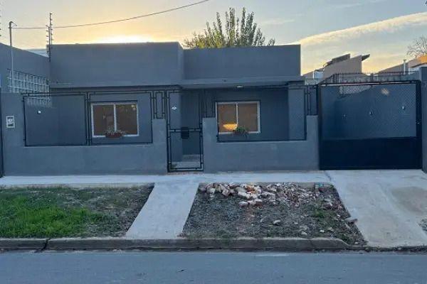 Casa · 70m² · 2 Ambientes · 3 Cocheras