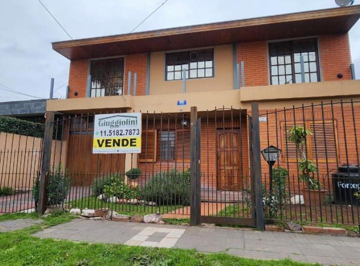 Casa · 160m² · 4 Ambientes · 1 Cochera