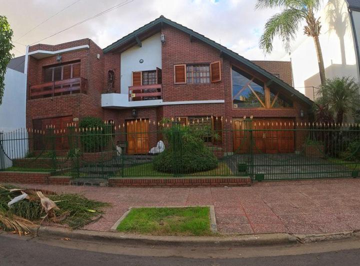 Casa · 400m² · 7 Ambientes · 2 Cocheras