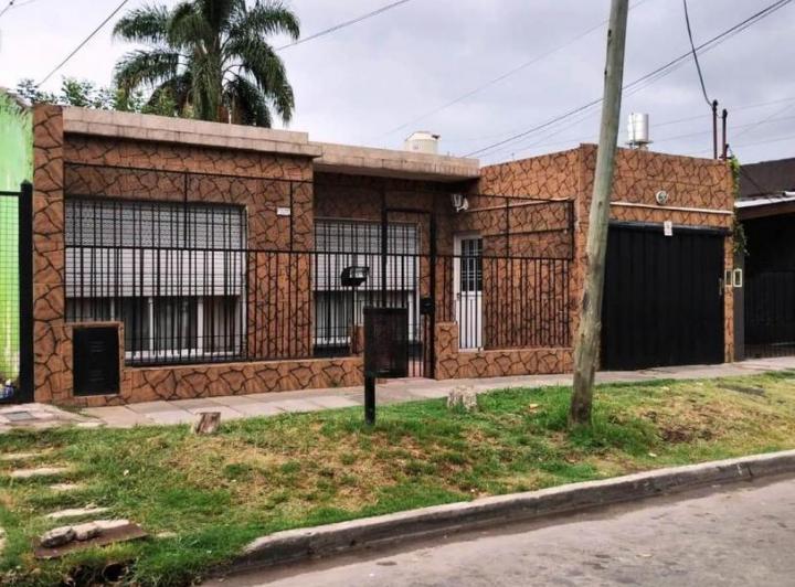 Casa · 166m² · 2 Ambientes · 3 Cocheras