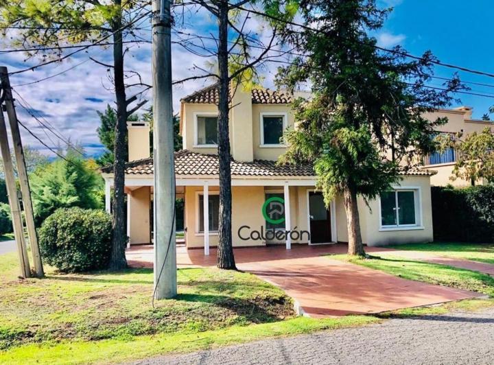 Casa · 218m² · 5 Ambientes