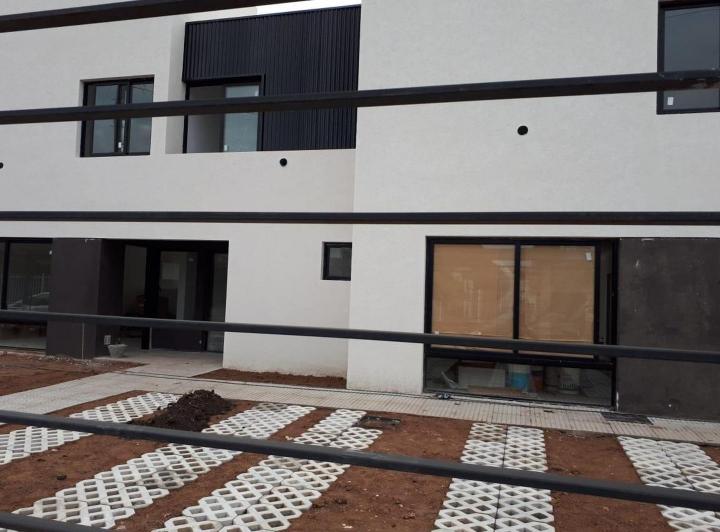 Casa · 100m² · 4 Ambientes · 2 Cocheras